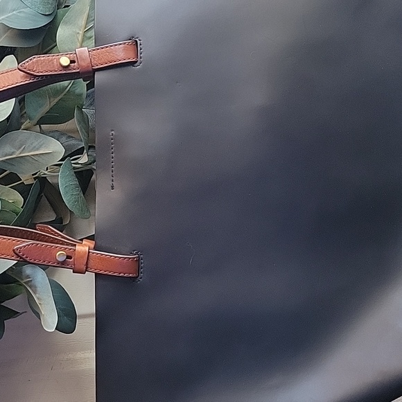 Black Fossil Tote - Picture 4 of 7